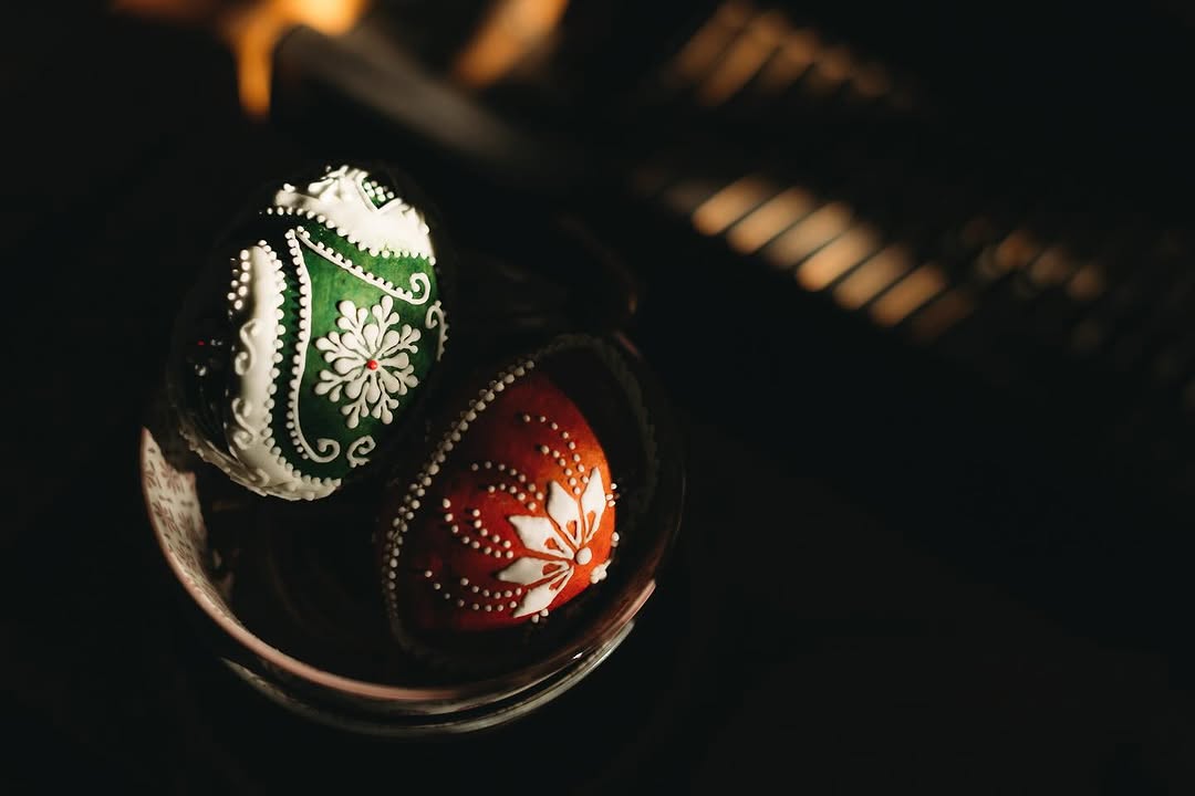 Přejeme vám příjemné prožití svátků velikonočních a ty nejkrásnější barvy jara na vašem stole. 🪻🪺🌱