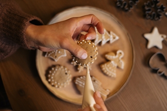 Dekoration von Weihnachtslebkuchen, die Sie genießen werden