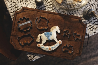 How To Capture Tradition? 